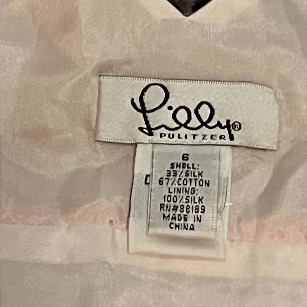 NWOT Lilly Pulitzer V-neck Top Size 6 - Picture 2 of 2